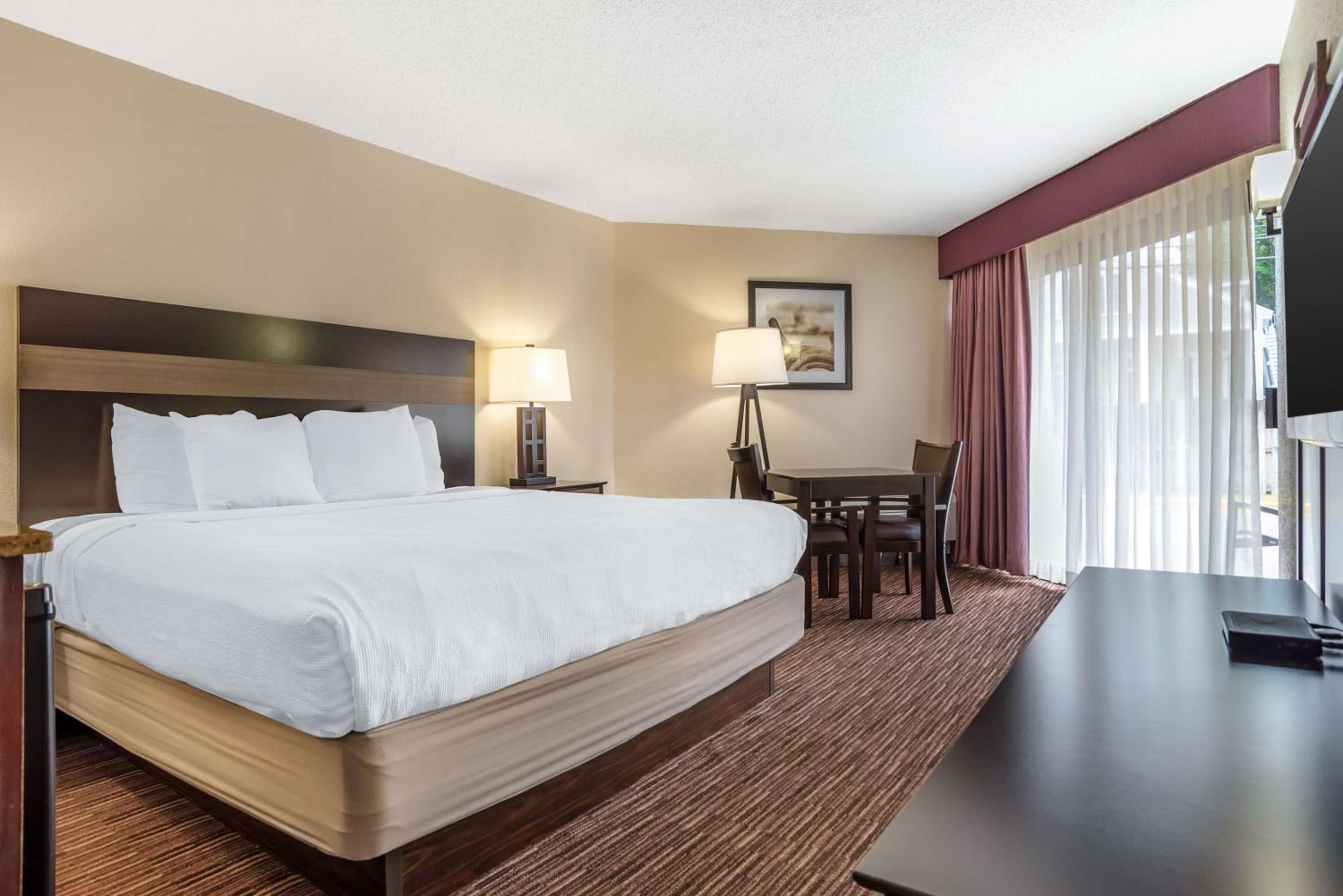 Room, King Bed, Garden and Patio, Bathtub