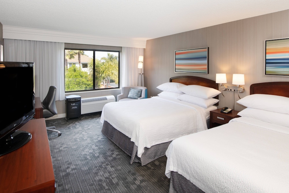 Pure, Wellness, 2 Queen Beds، Courtyard By Marriott Oakland Airport 3/5