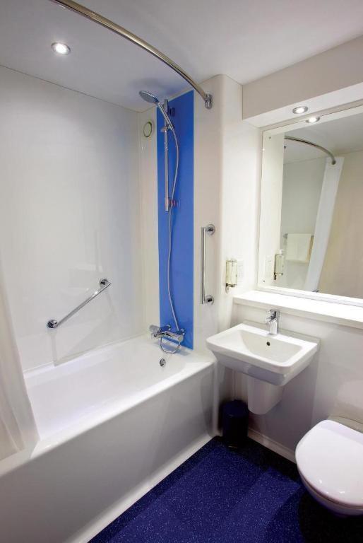 Travelodge Lancaster M6 32/36