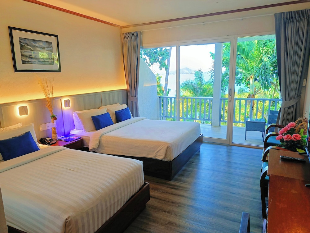 Coral Cliff Beach Resort 9/70