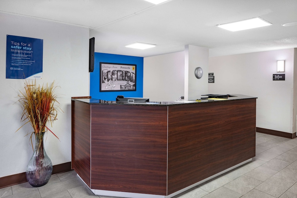 Super 8 By Wyndham Pensacola 6/49