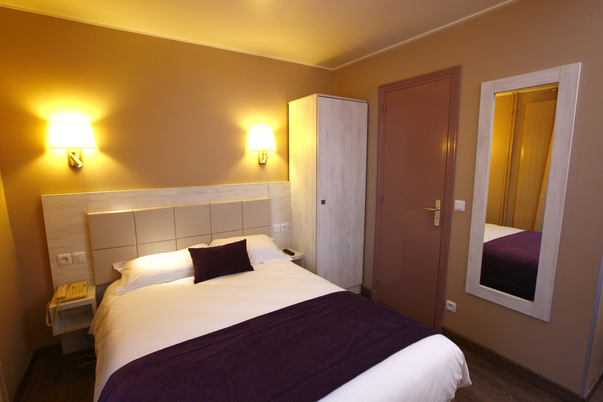Red Suite, Double Bed, Accessible
