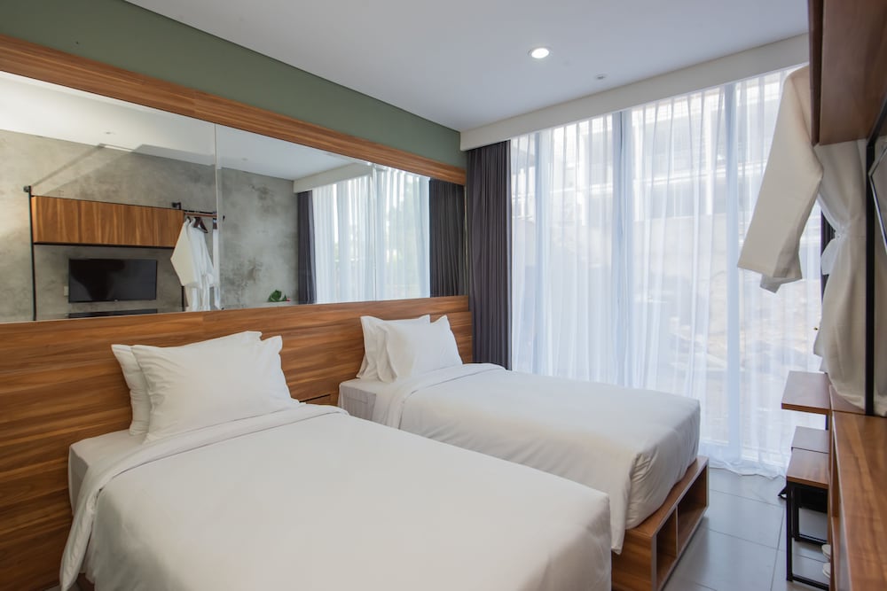 SUPERIOR, TWIN BEDS