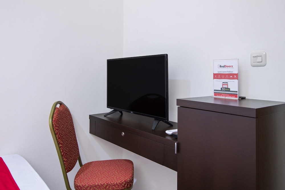 Reddoorz Plus Near Plaza Indonesia 23/26