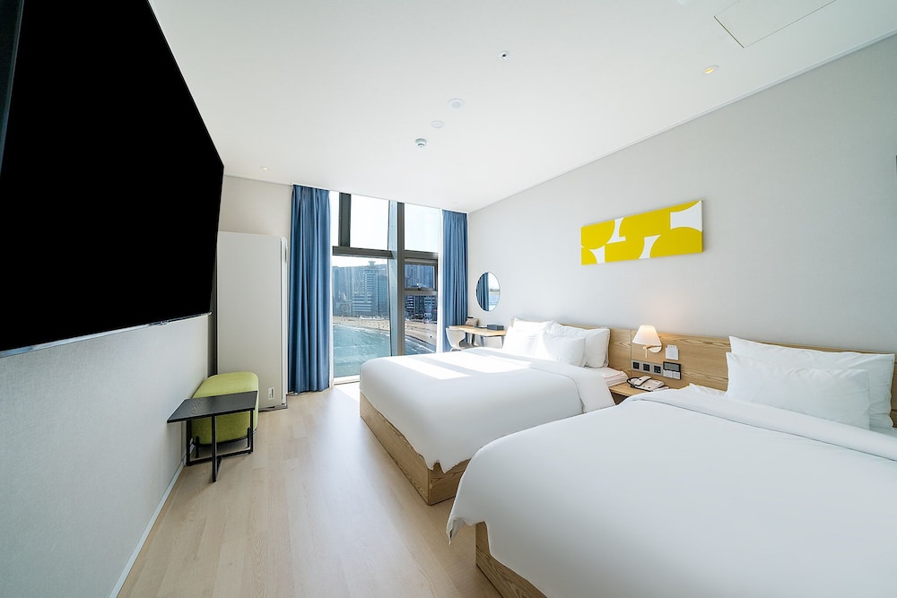 The Point Hotel 28/70