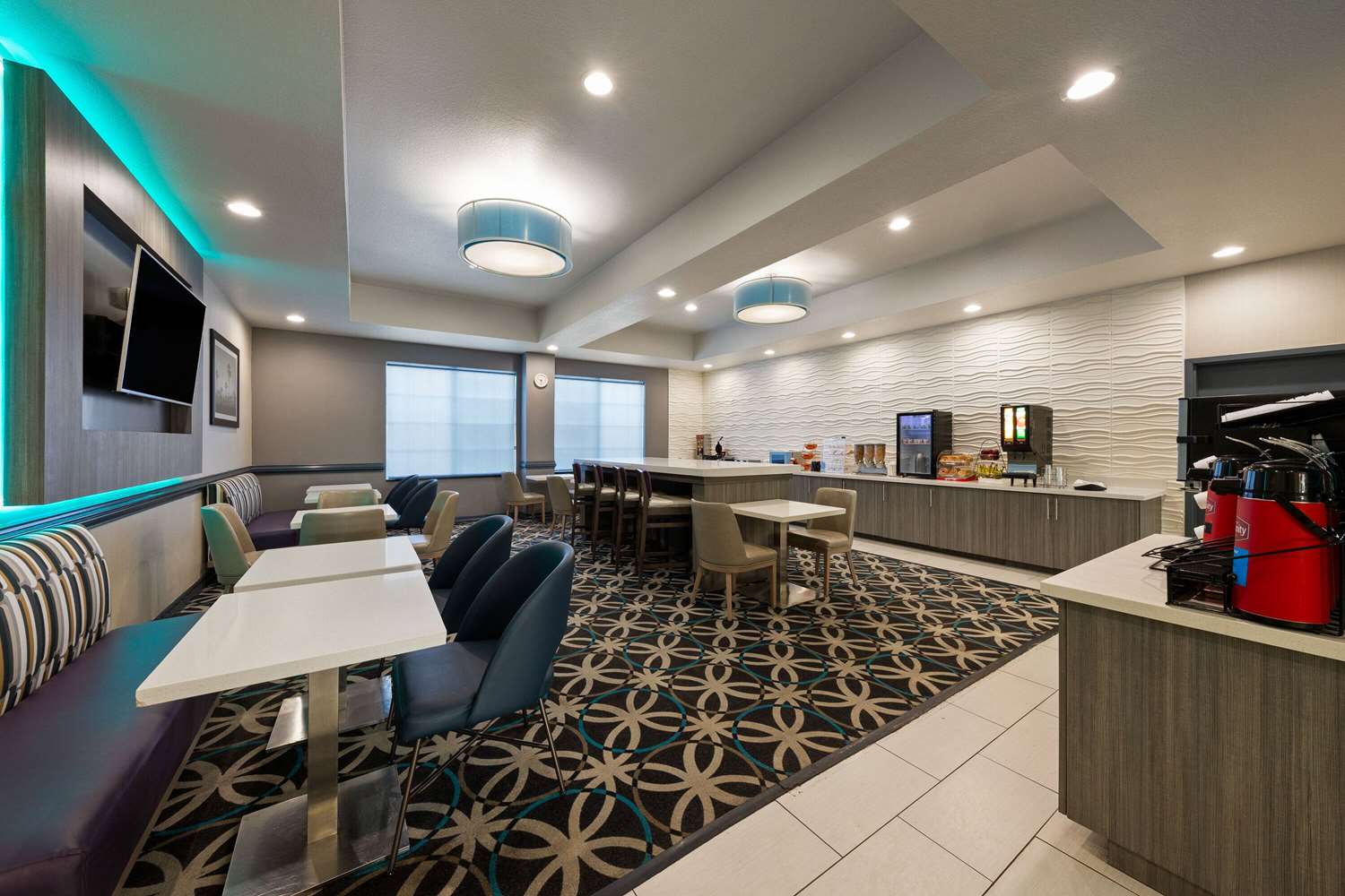 La Quinta Inn & Suites by Wyndham Ft. Worth - Forest Hill TX 30/49