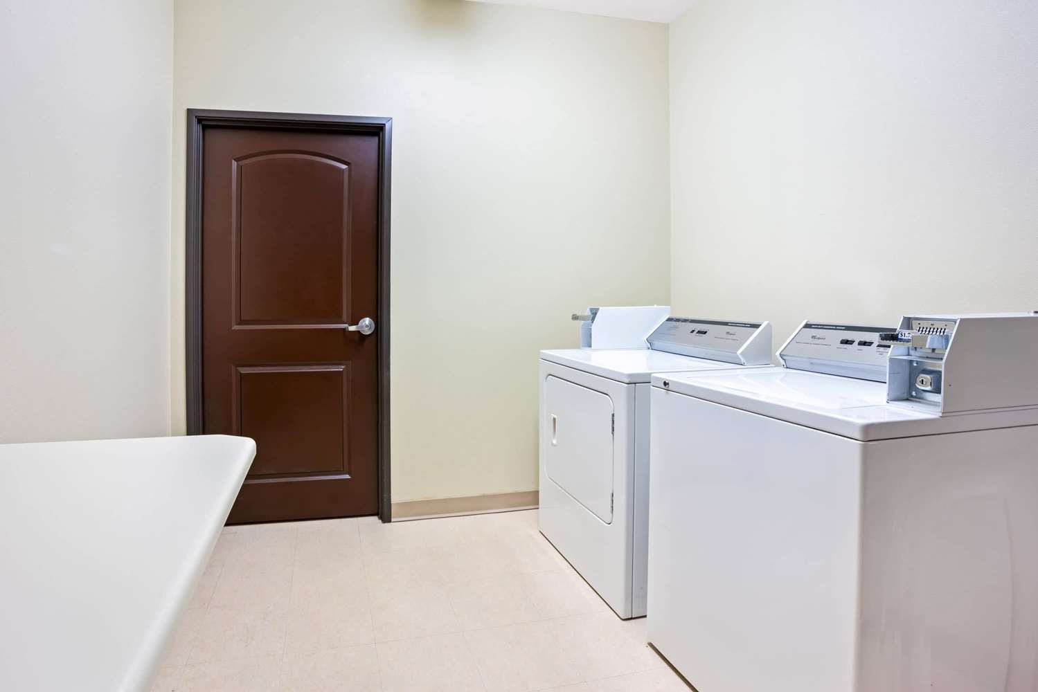 La Quinta Inn and Suites by Wyndham Auburn 3/19