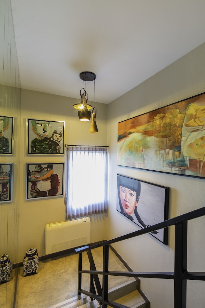Chala Number 2 Art And Gallery House 15/60