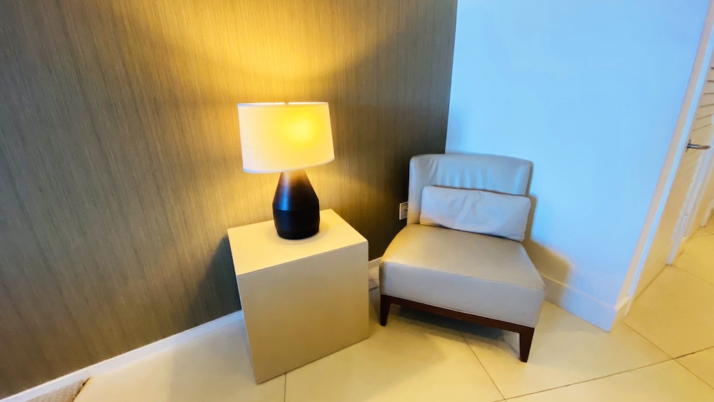 H Beach Resort Rentals 18/49