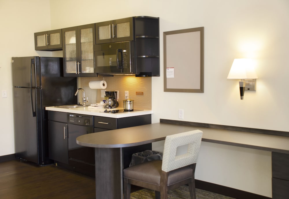 CANDLEWOOD SUITES LANCASTER WEST 11/31