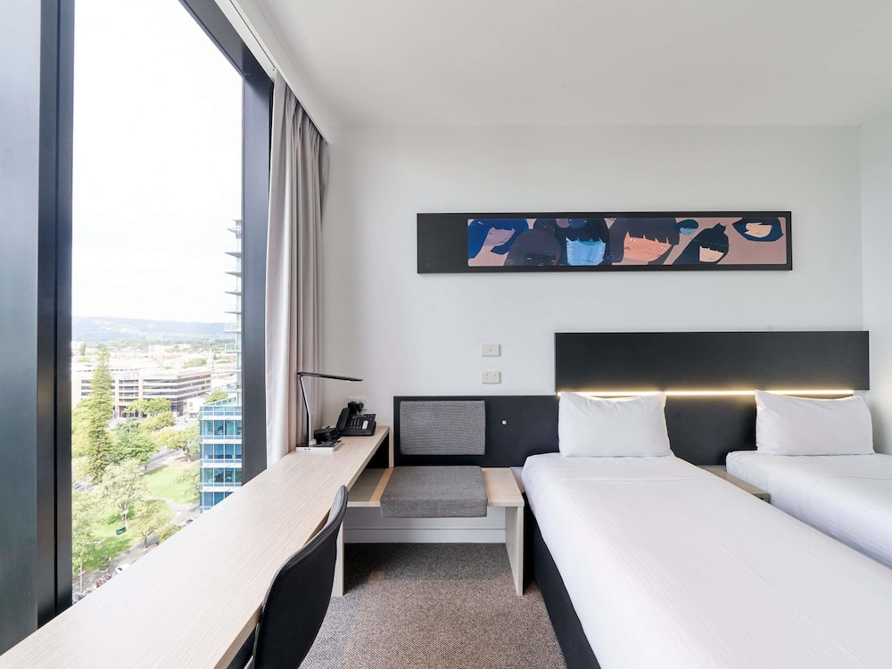SUPERIOR, TWIN BEDS, CITY VIEW