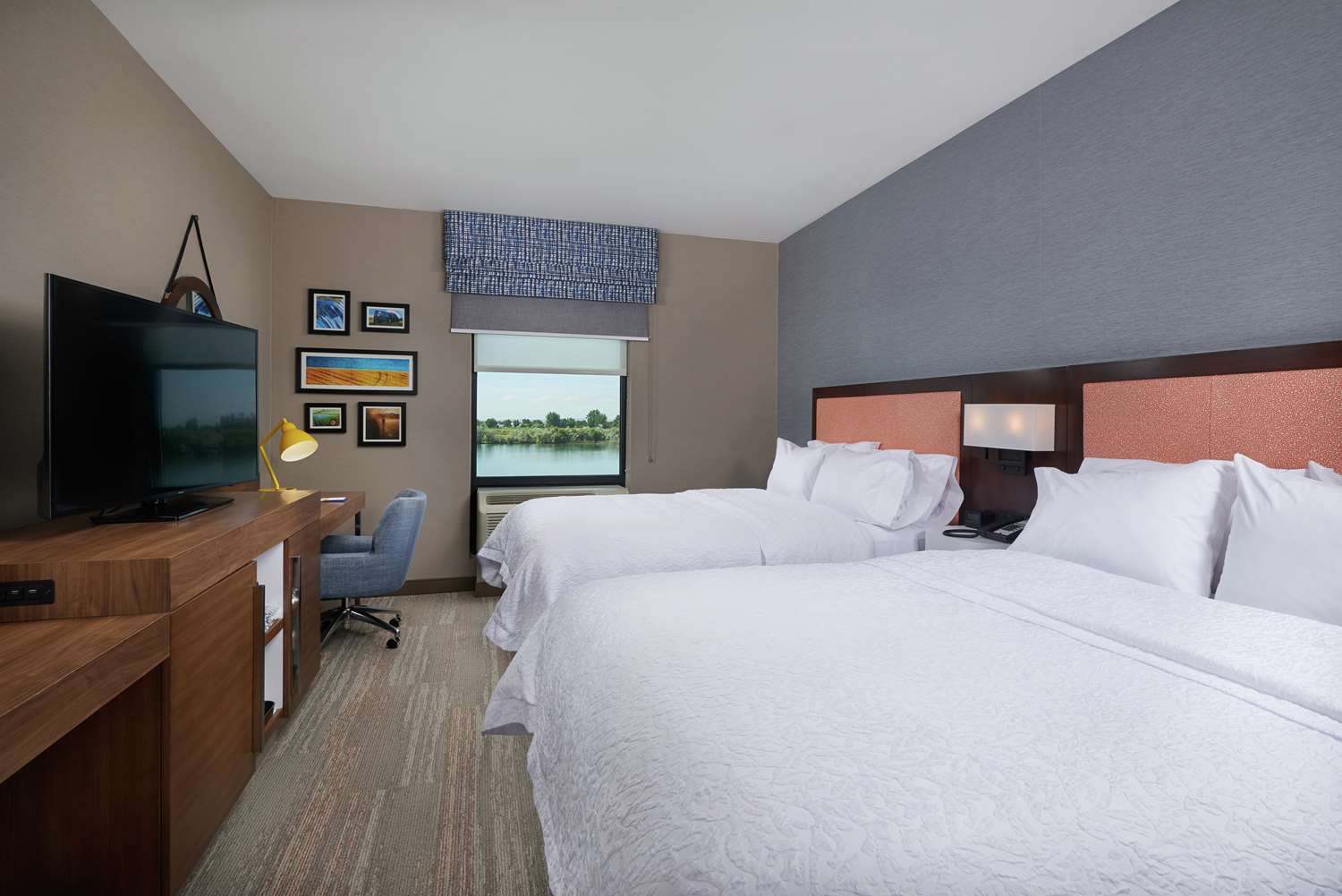 Room, 2 Queen Beds, Water View