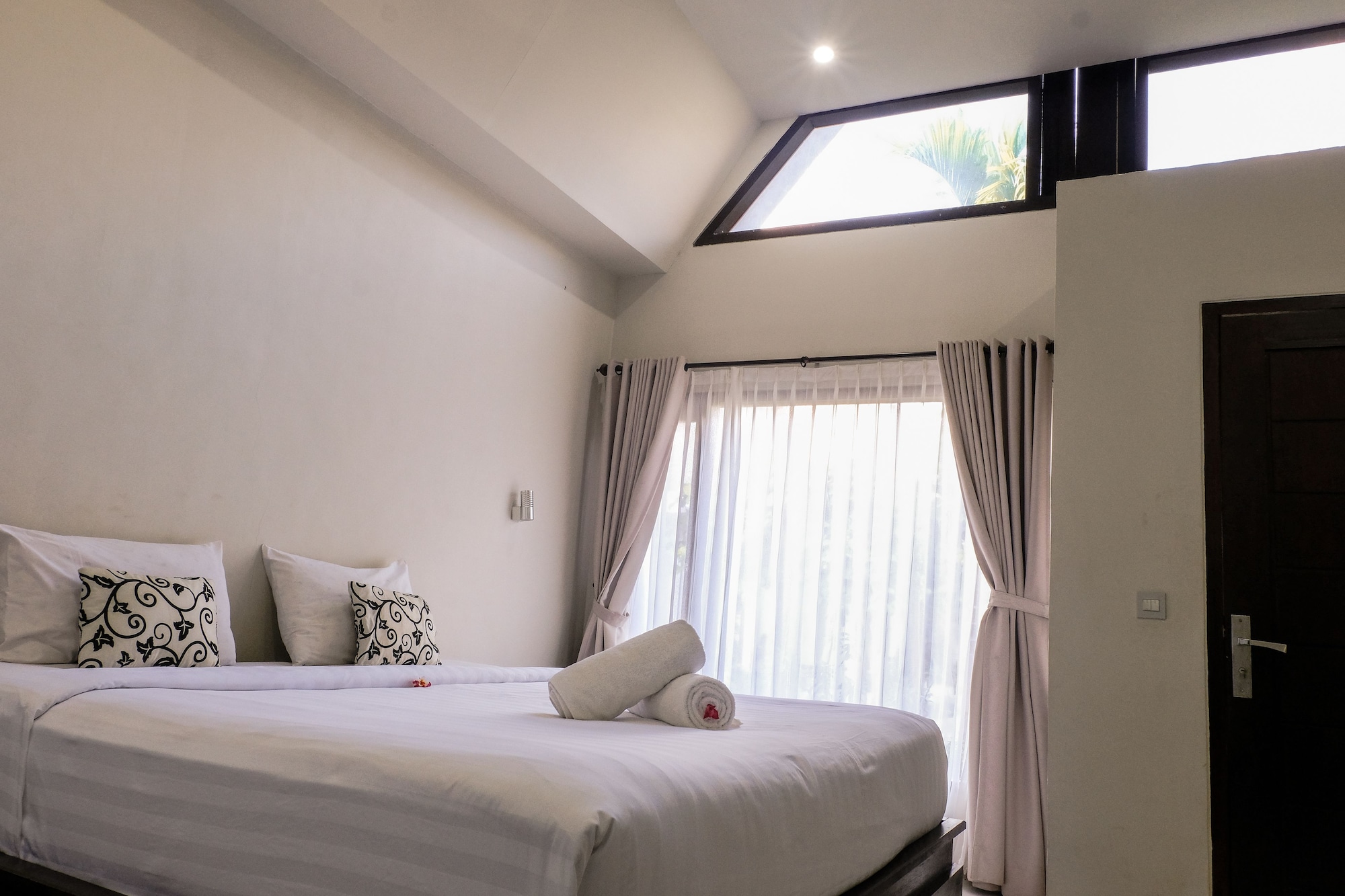 BUNGALOW, KING BED
