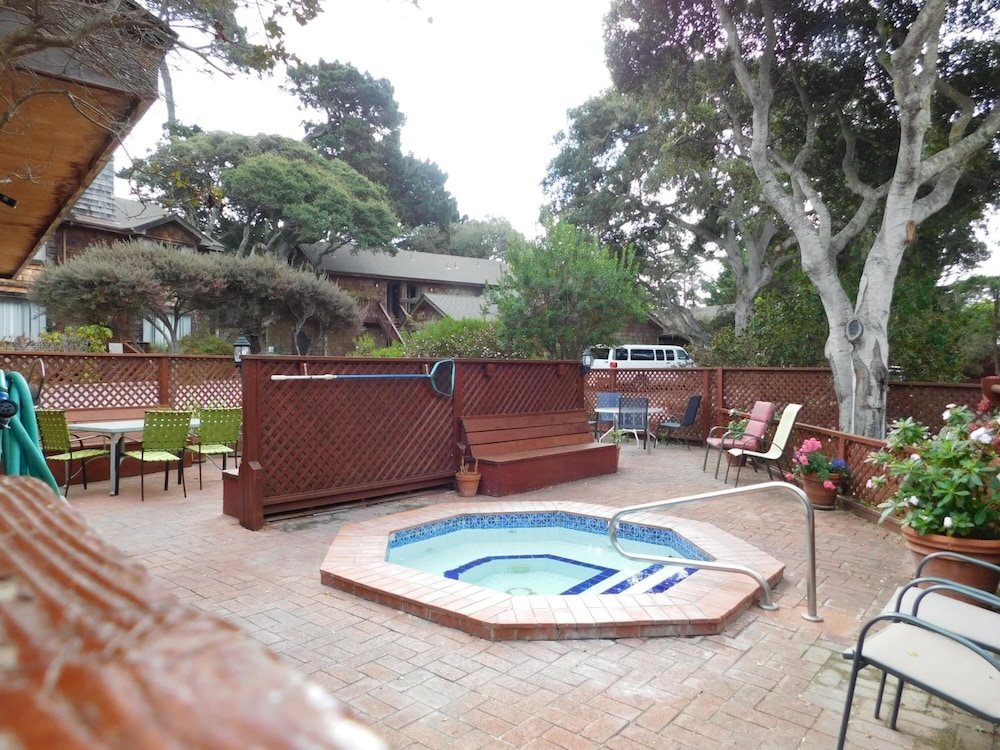 Pacific Gardens Inn 1/64