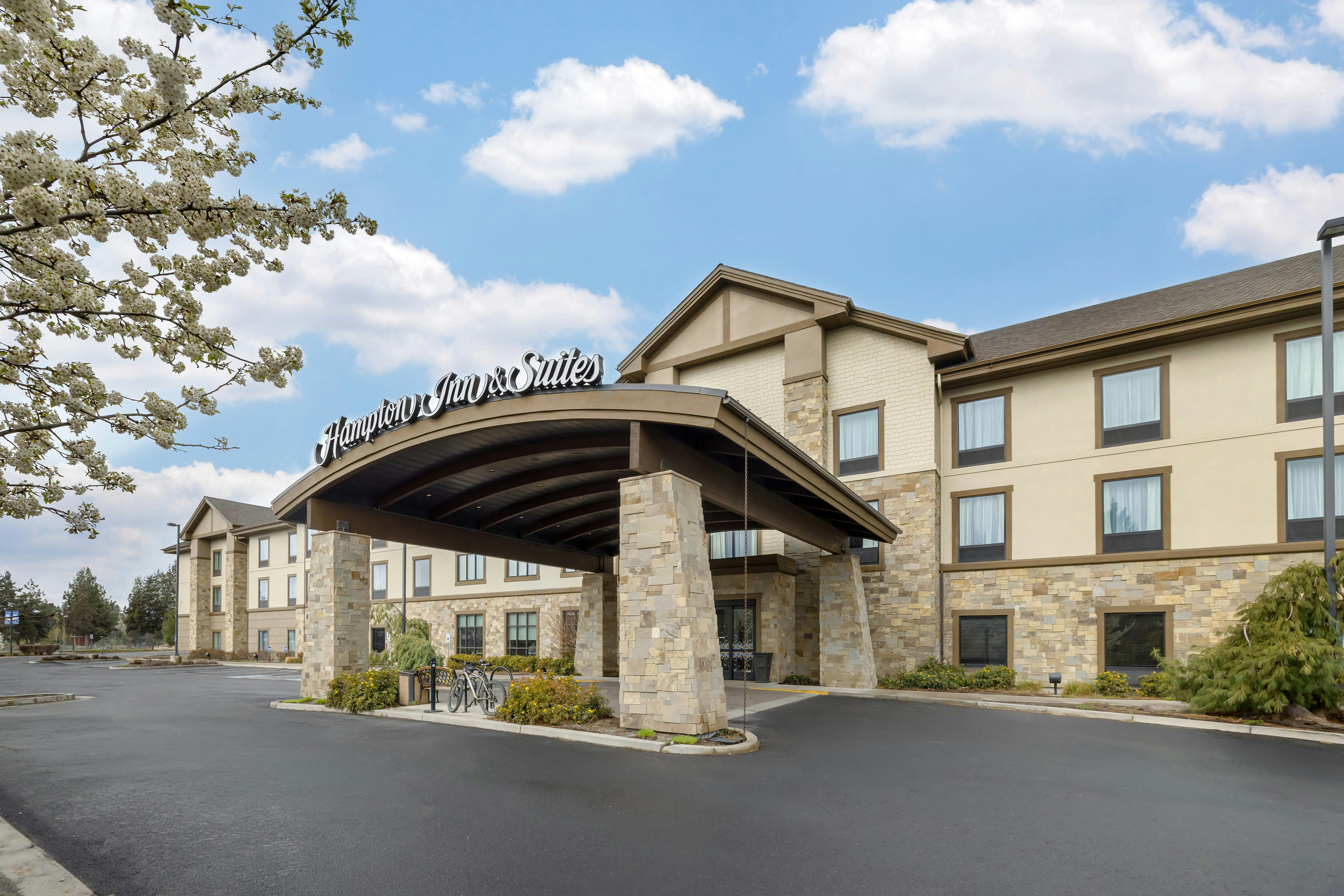 Hampton Inn Suites Bend 44/48