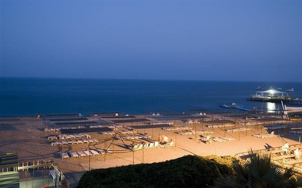 Aquabella Beach Hotel 13/20