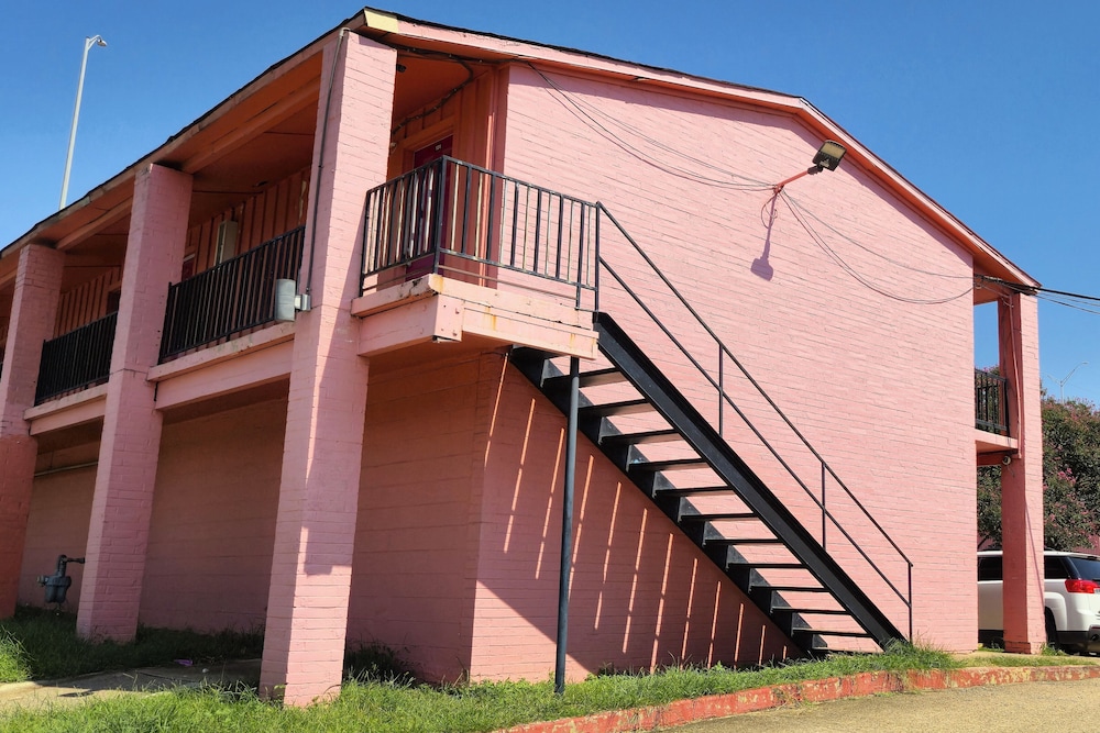 Way Side Inn by Hotel O Dallas near Fair Park Downtown in DALLAS - TX