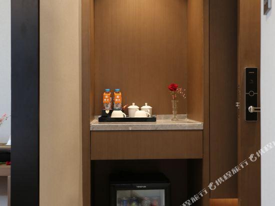 Huhua International Hotel (Shanghai Heqing Road) 27/27