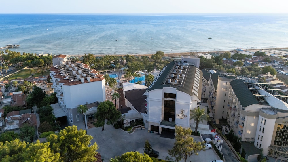Hotel Iz Flower Side Beach 4/50