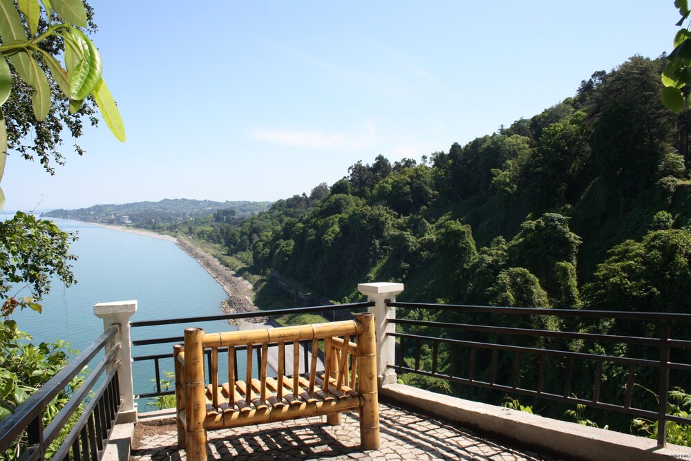 Batumi Real Lux 3/50