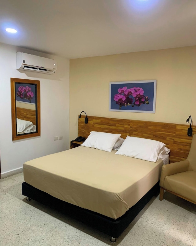 BUSINESS, DOUBLE BED
