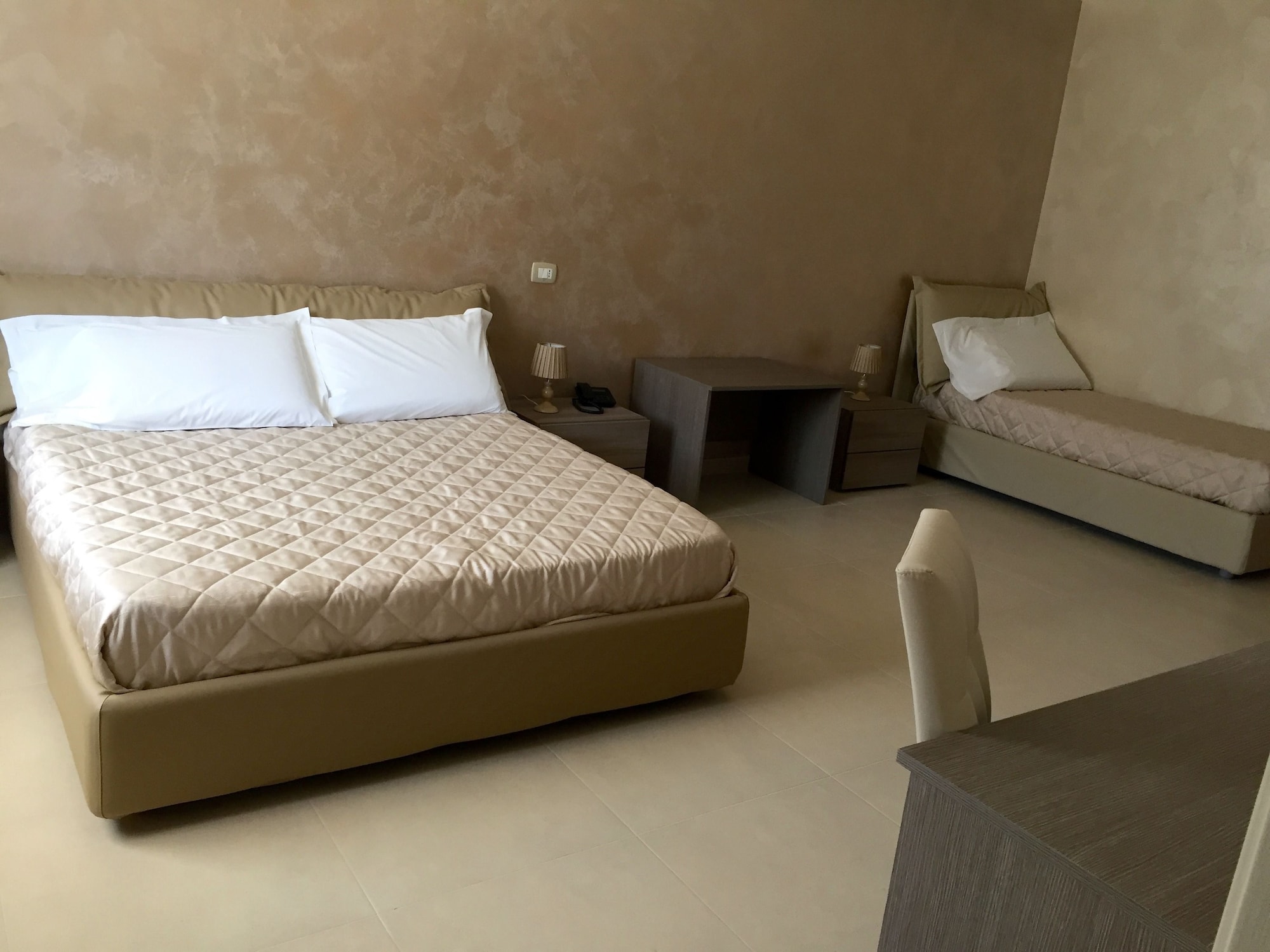 ROOM, TRIPLE