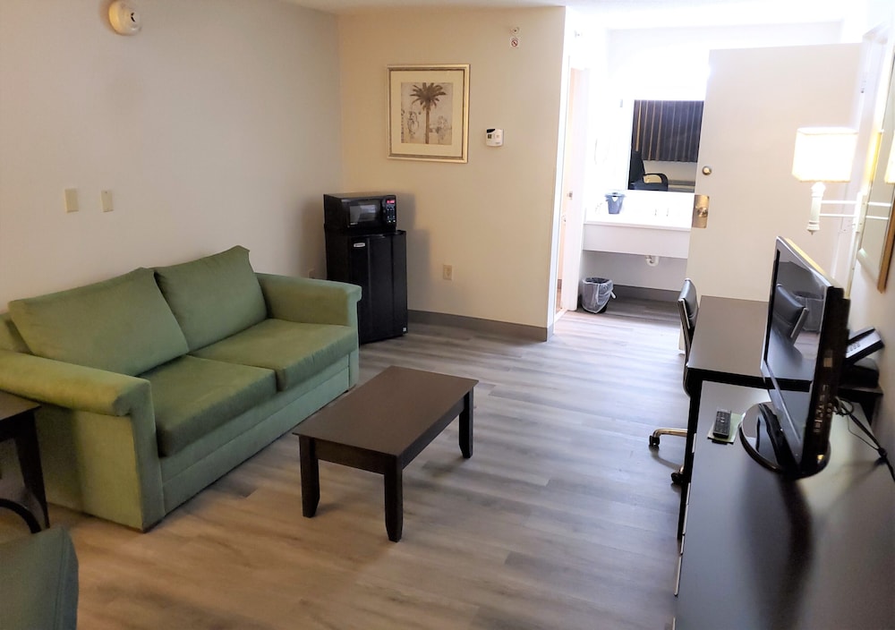 La Quinta Inn by Wyndham Tampa Near Busch Gardens 42/66