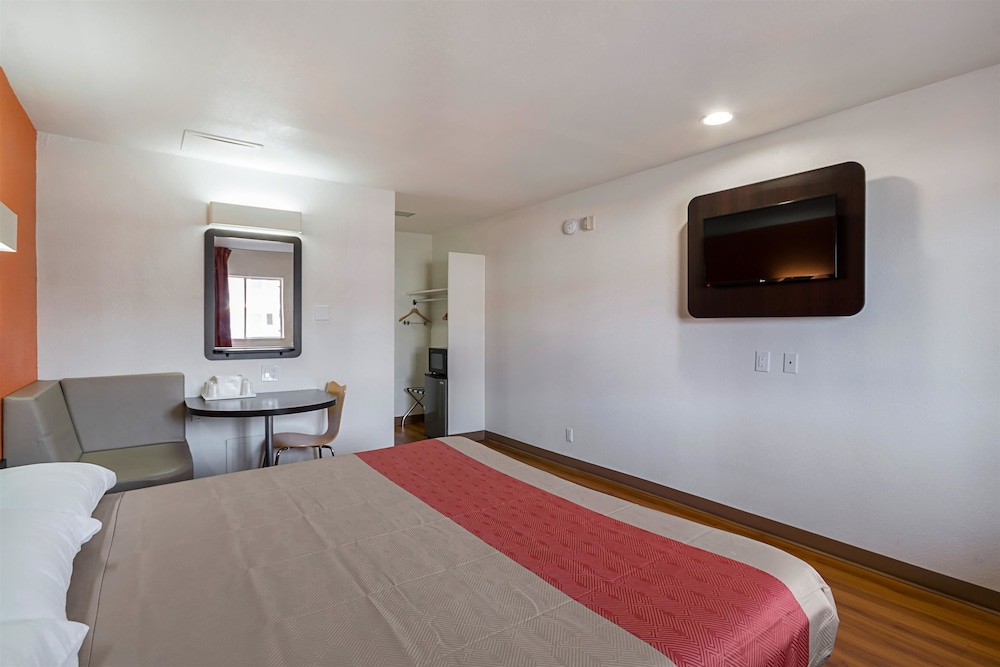 Motel6 El Paso, TX - Airport - Fort Bliss 18/44