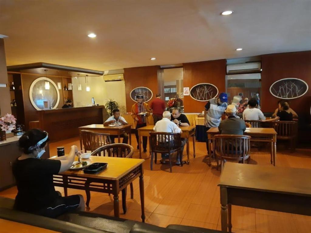 Alexander Hotel Tegal 37/47