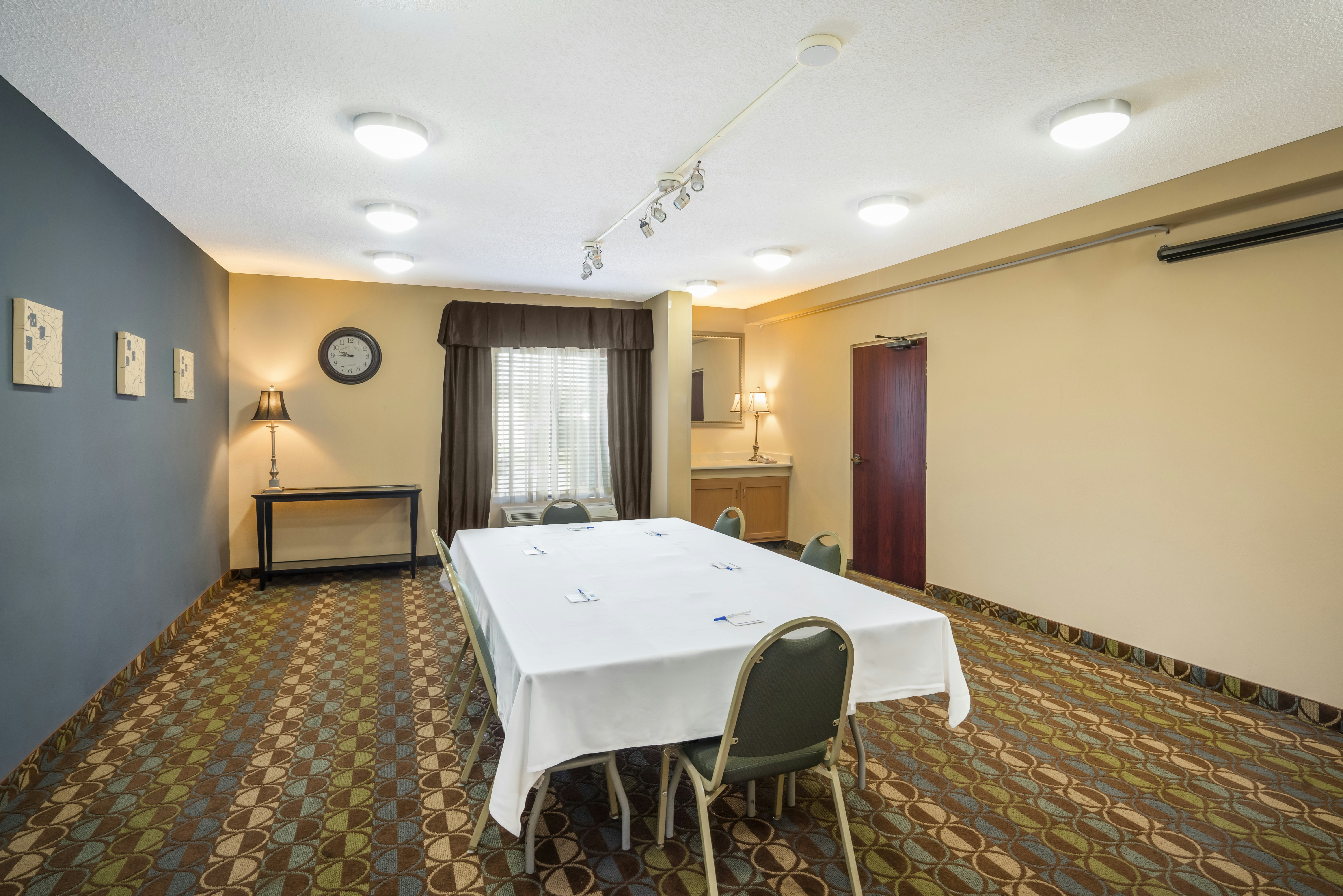 Holiday Inn Express Ft Payne 16/23