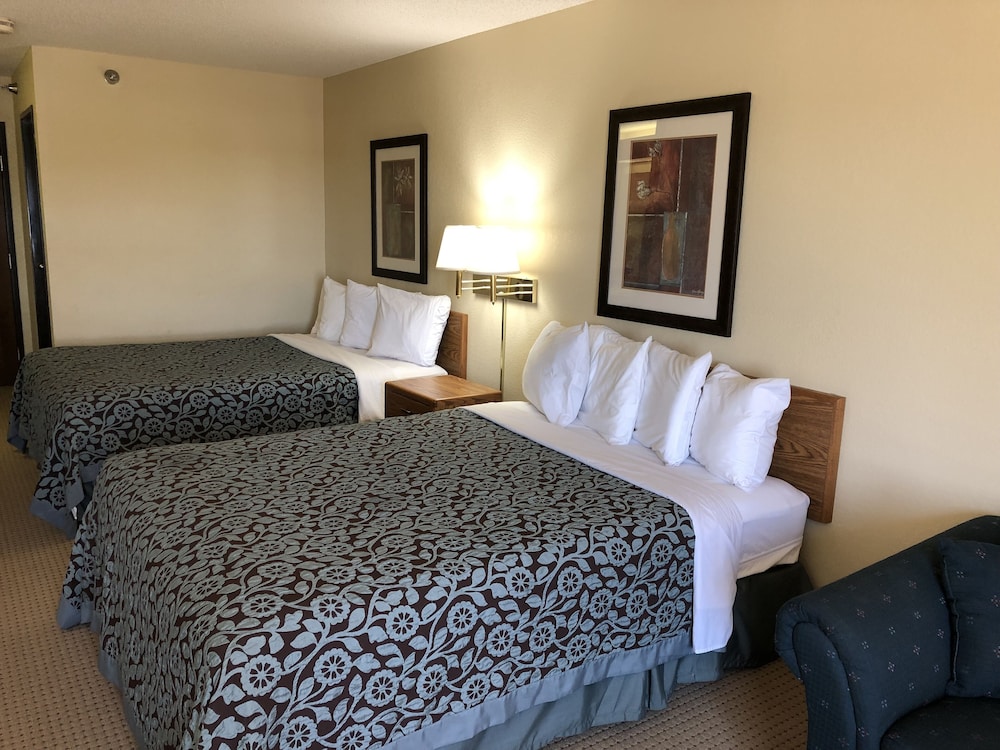 Days Inn By Wyndham Iron Mountain 11/36