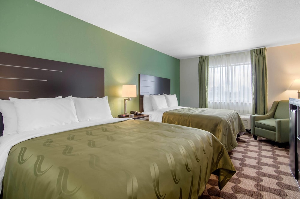 غرفة قياسية بسريرين كوين، Quality Inn Russell, KS 4/10
