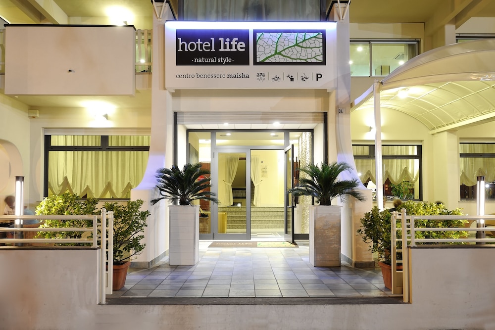 Hotel Life 8/66