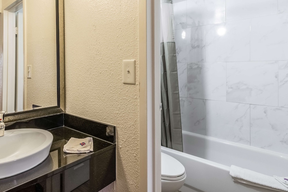Motel6 Little Rock, AR - West photo2