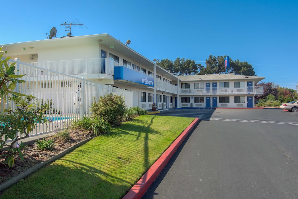 Motel6 Arcata, CA – Cal Poly Humboldt 52/60