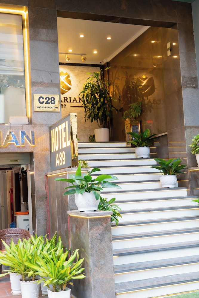 Rosarian Hotel 4/40