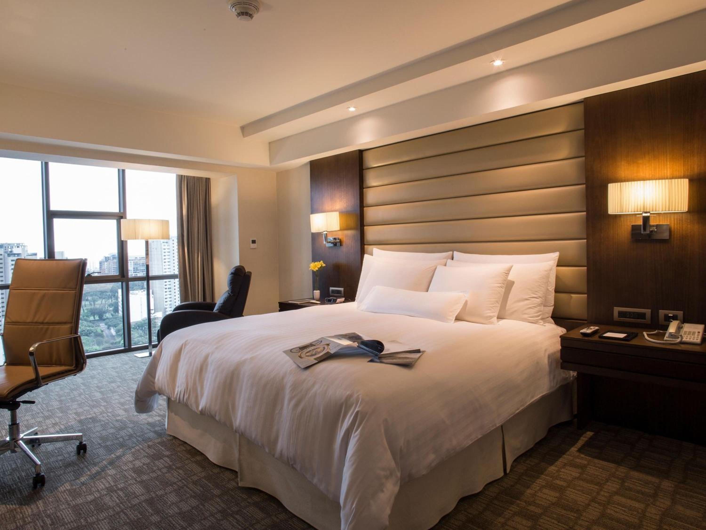 Swiss, Executive, King Bed