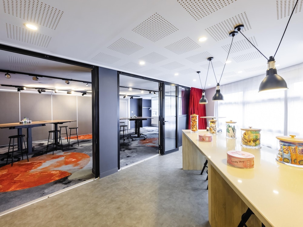 Mercure Paris Massy Gare TGV 10/76