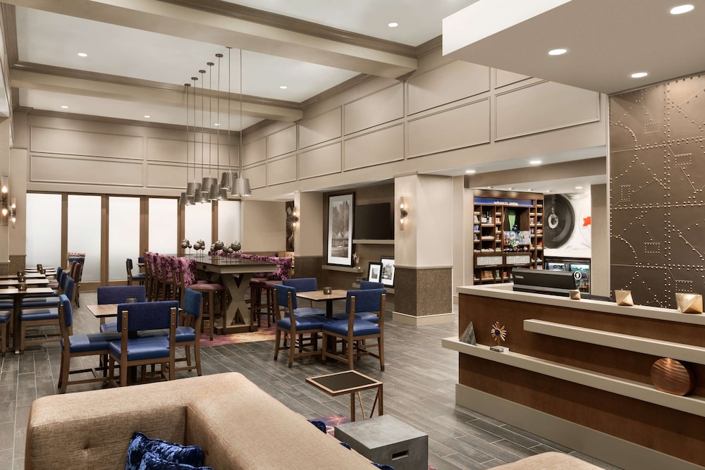 Hampton Inn Suites Seattle Renton 41/53