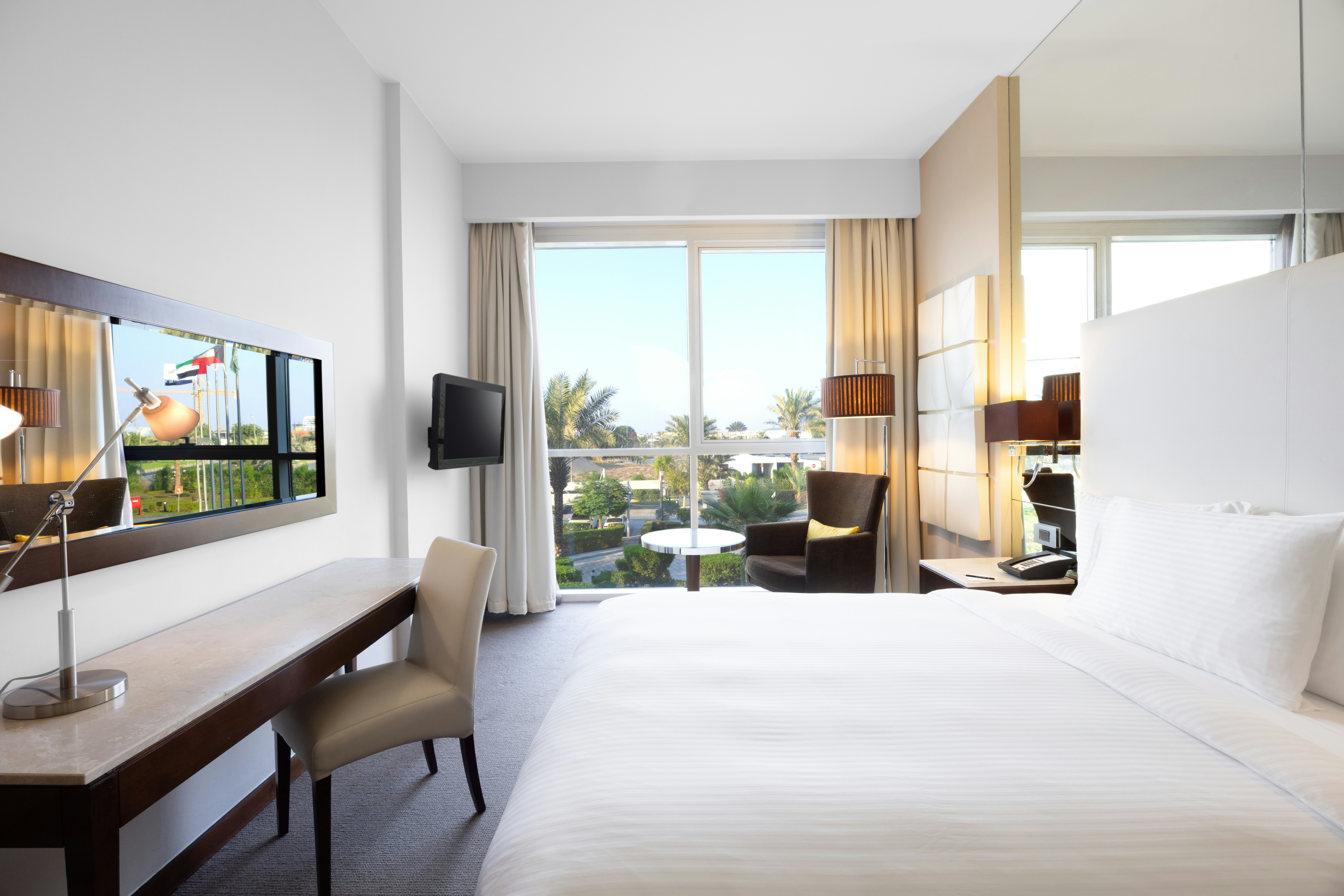 Centro, Queen Bed