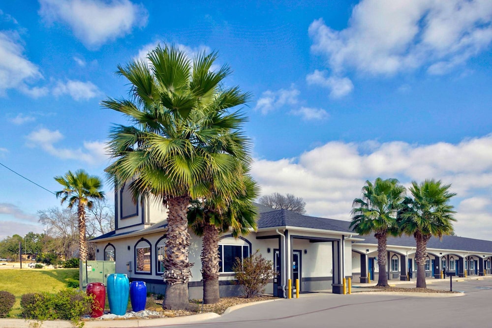 Studio6 Pleasanton, TX 29/34