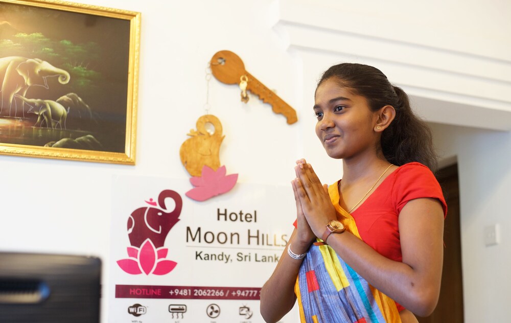 Moon Hills Hotel 3/50