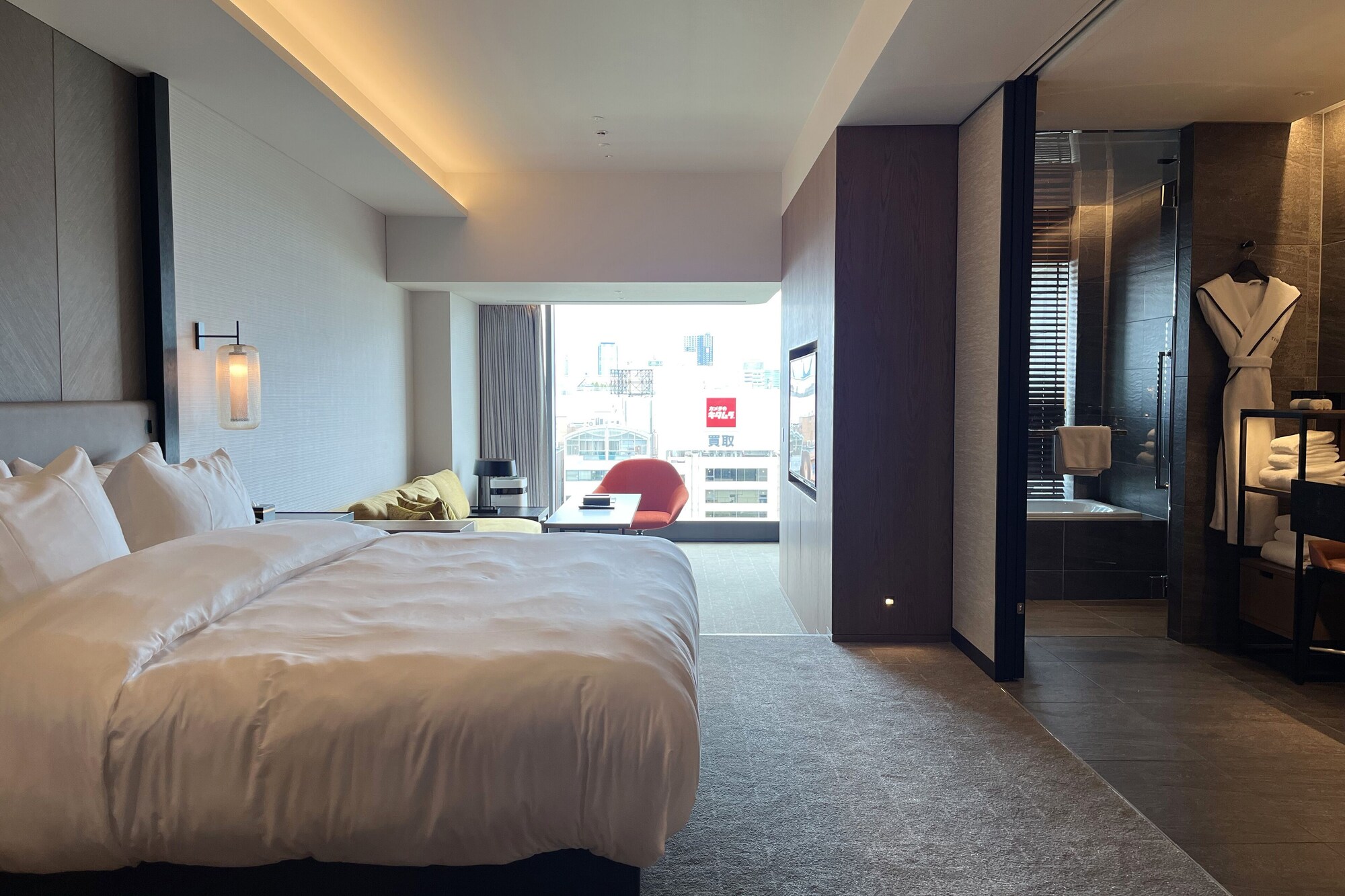 Premier, King Bed, Park View, Balcony