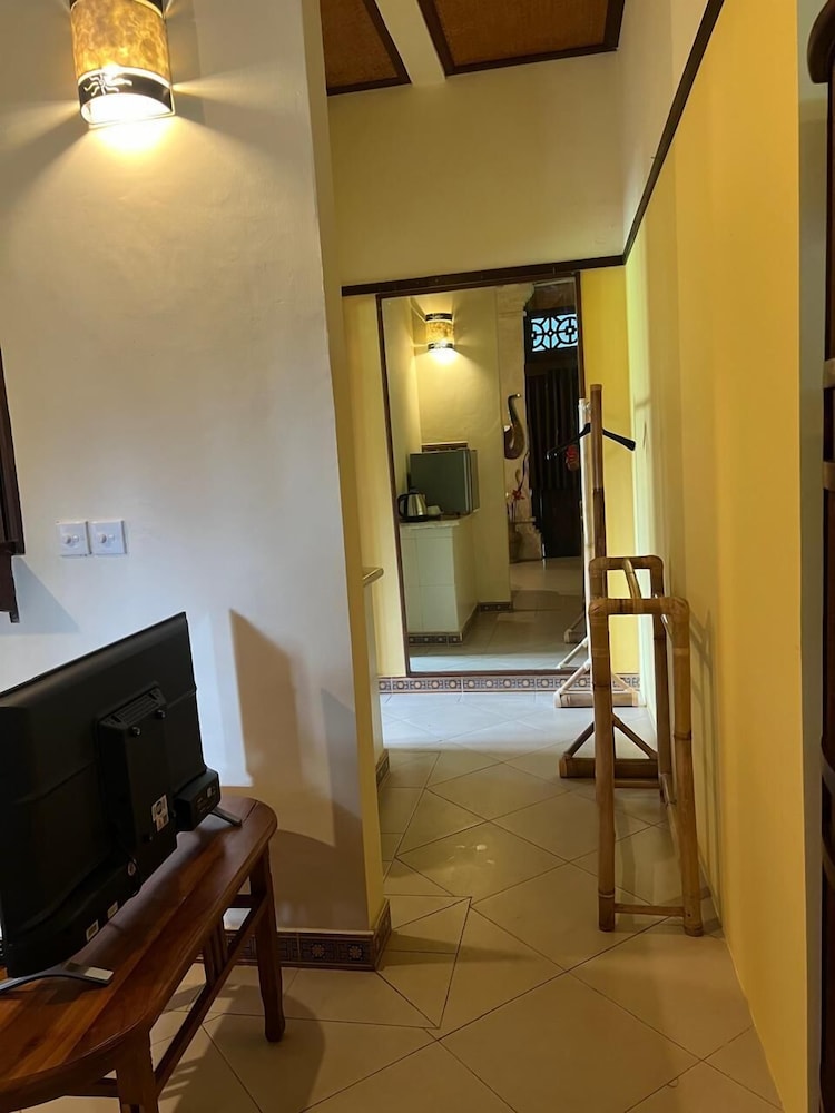 Dukuh Village Homestay & Villas 62/72