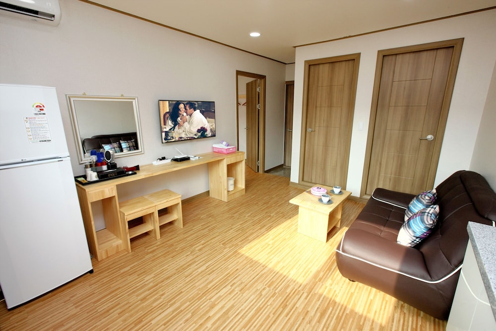Traum Hotel &amp; Condo 39/55
