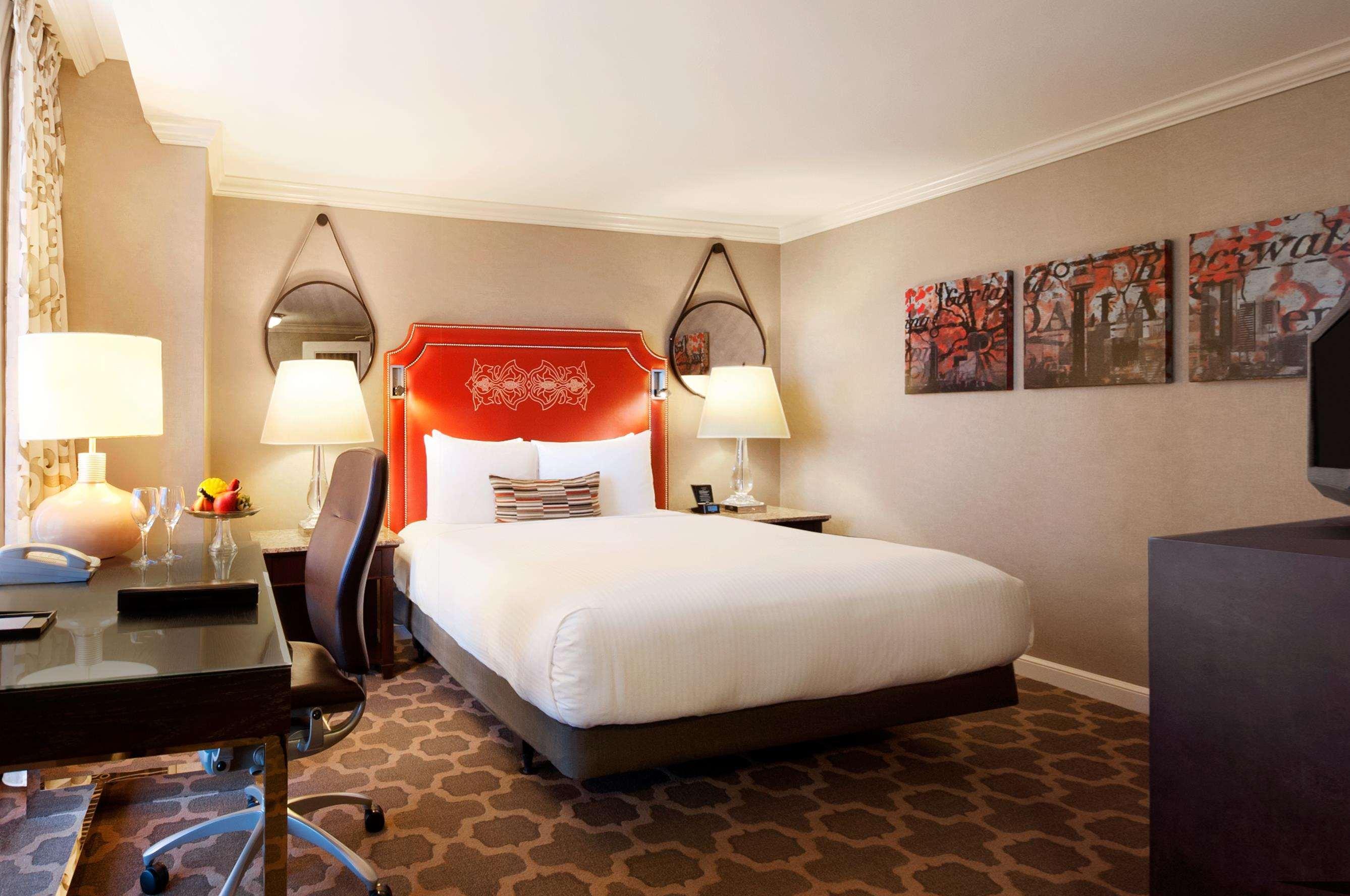 Fairmont, Queen Bed, City View