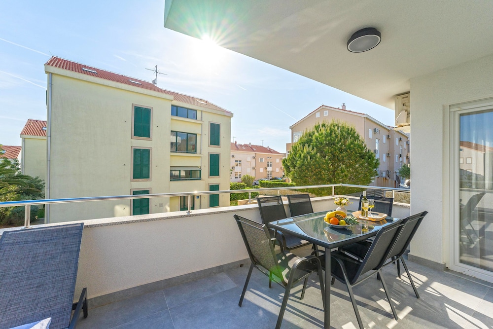 Summer Breeze Apartments 6/45