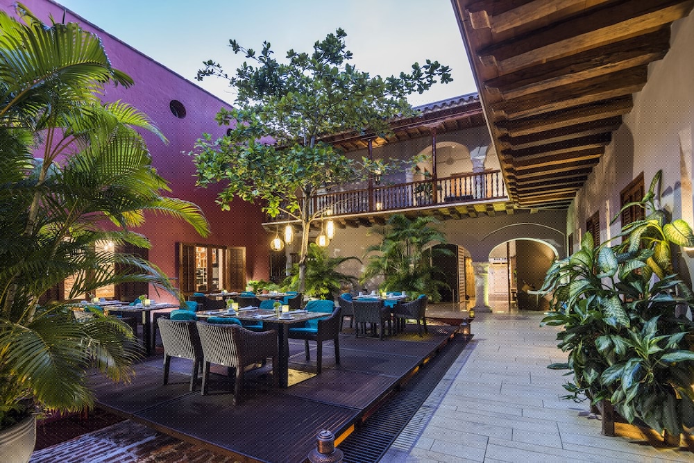 Ananda Hotel Boutique 9/70