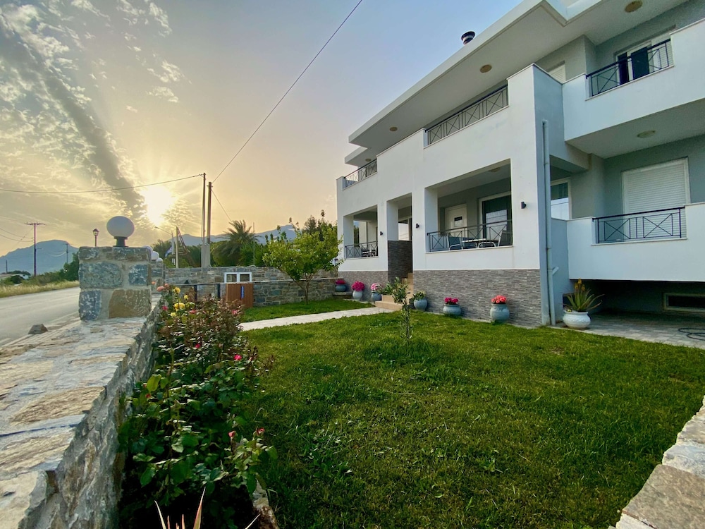 Manolis Apartments 68/72