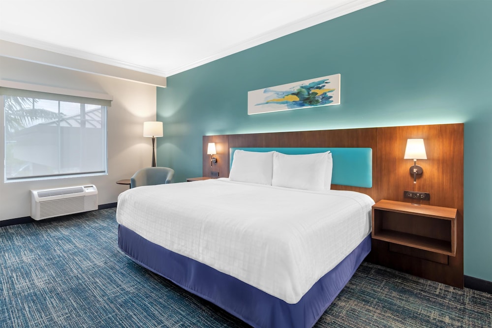 غرفة قياسية كبيرة بسرير كينج، Best Western Plus Miami Airport North Hotel & Suites 2/8